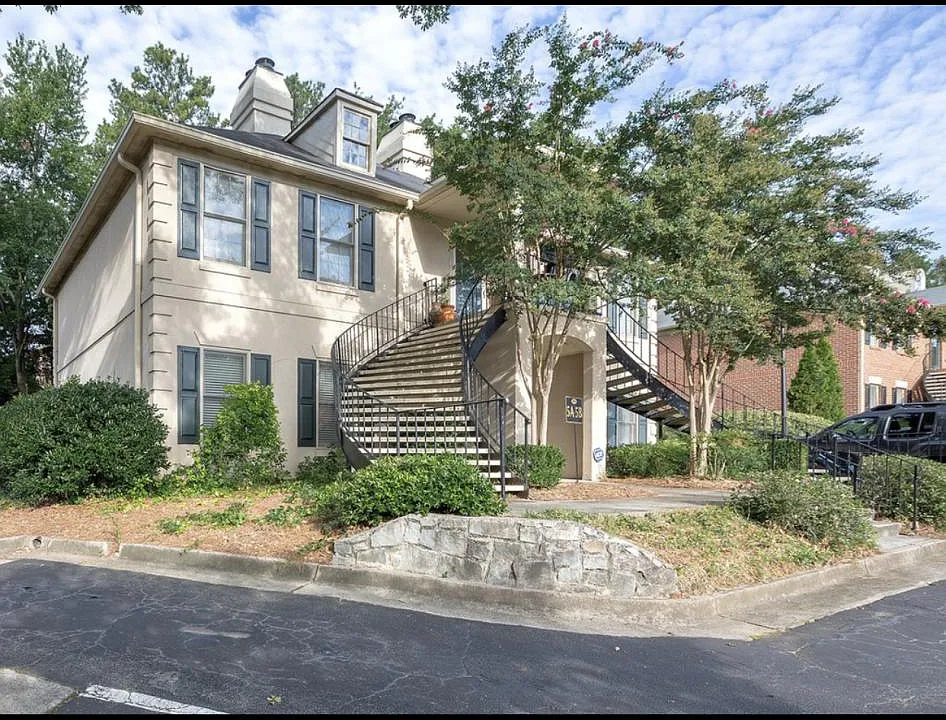 5 Plantation Dr NE #A