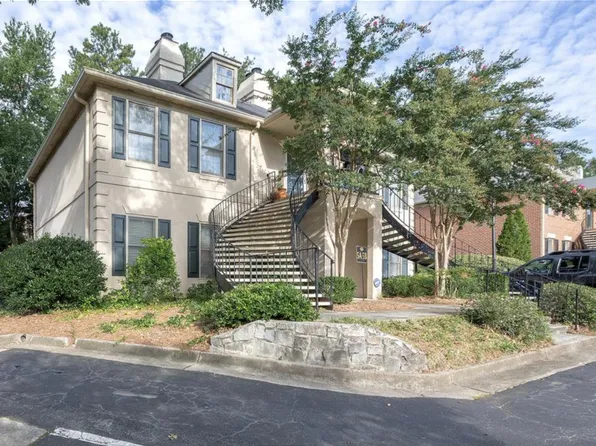 5 Plantation Dr NE, Atlanta, GA