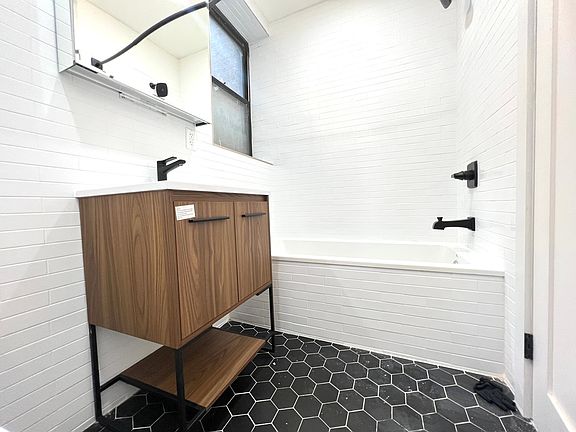 5th image of 2112 Regent Pl #2