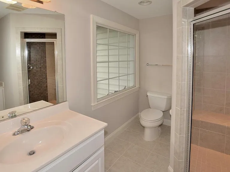103 Washington Square Ct — Photo 7