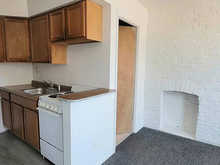 810 Coal St #2A — Photo 14