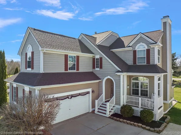 1153 Fountain View Ln, Oxford, MI 48371