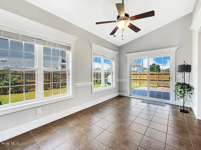 2400 Dovedale Ct #B — Photo 19
