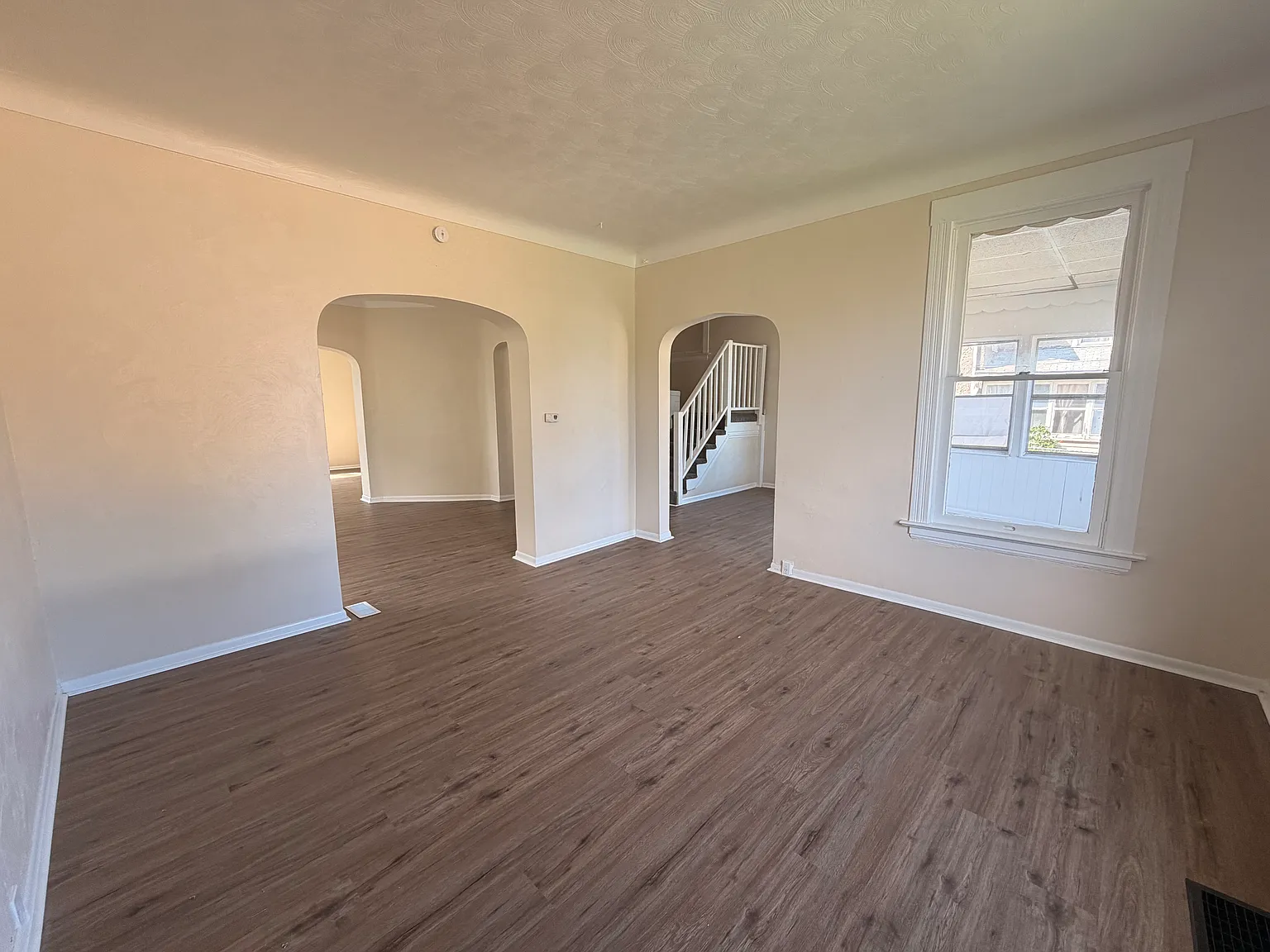 4 bed, 2001 sqft, $1,400 — Photo 3
