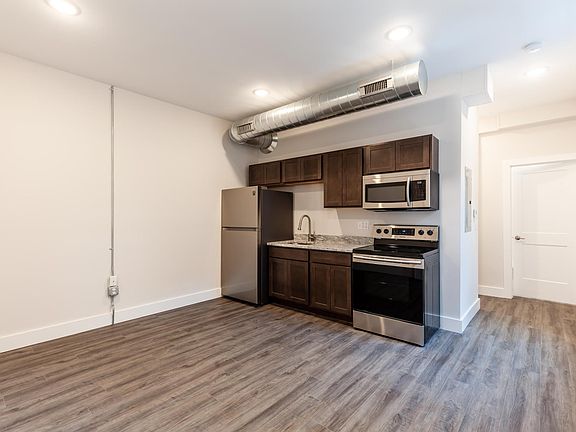 Un-staged photo, lots of light from windows that look out to courtyard.