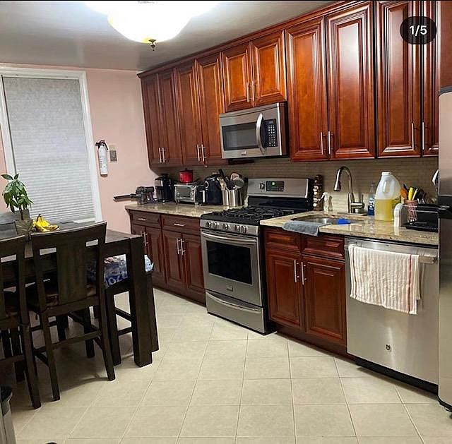 1st image of 207 Sedgwick Ave #0