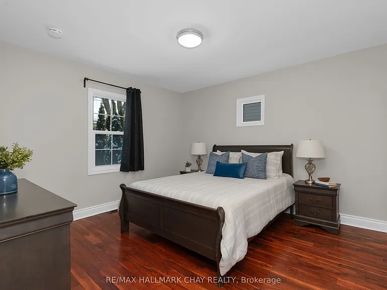 330 Shanty Bay Rd — Photo 9