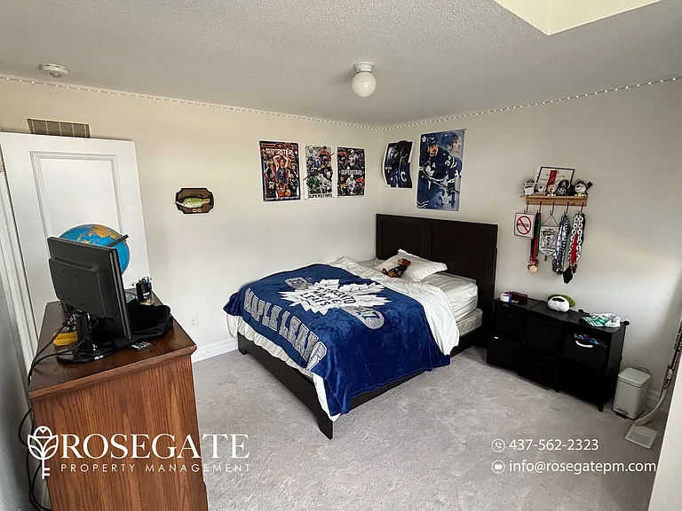 1011 Wickham Rd — Photo 9