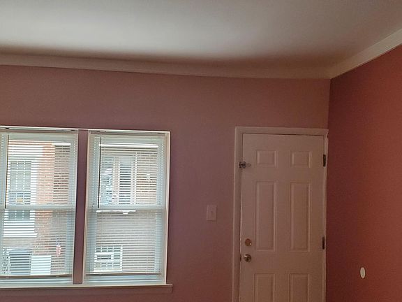 4th image of 2518 E Auburn St
