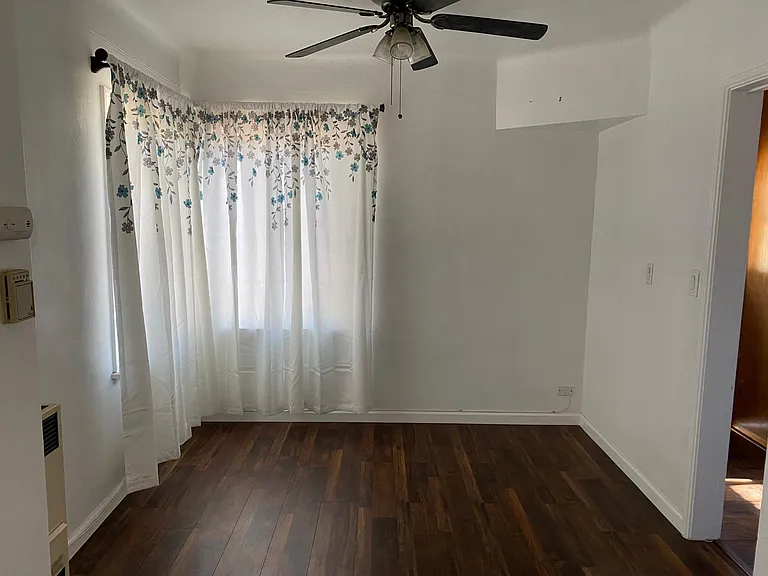Breakfast nook/dining room