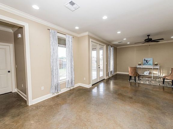 3rd image of 116 Sugarcreek Dr