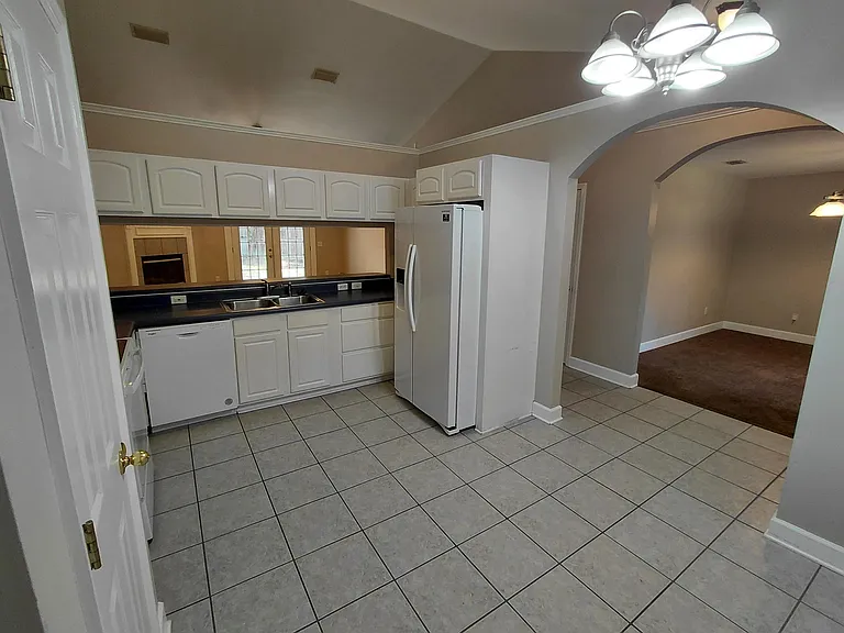 3508 Larkspur Ln — Photo 5