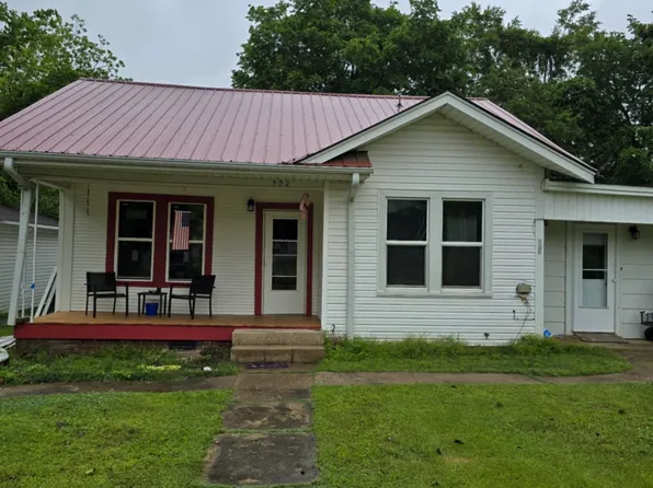 502 S 3rd St, Paris, AR 72855