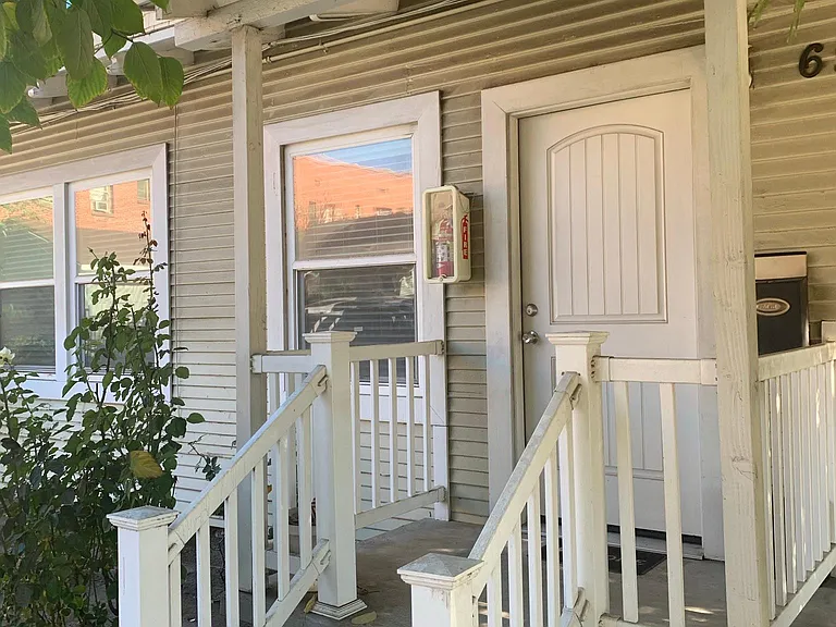 691 E Del Mar Blvd — Photo 1
