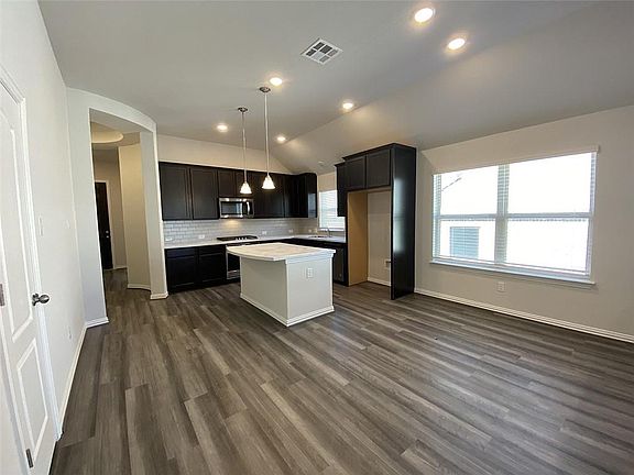 3rd image of 712 Sunny Brook Dr