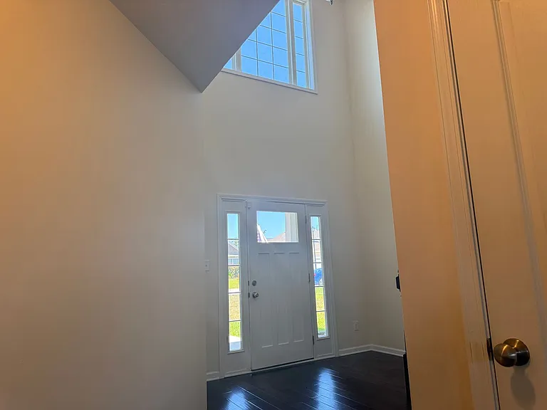 403 Derrick Dr — Photo 3