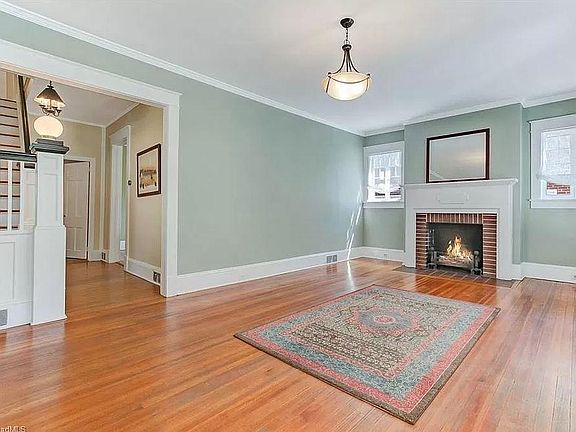 5th image of 1332 W Friendly Ave