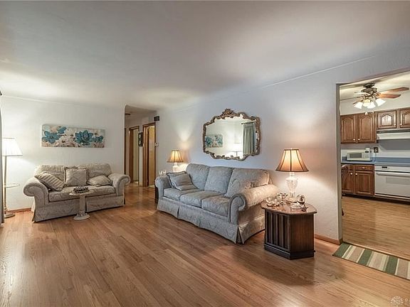 4th image of 524 Douglas Dr