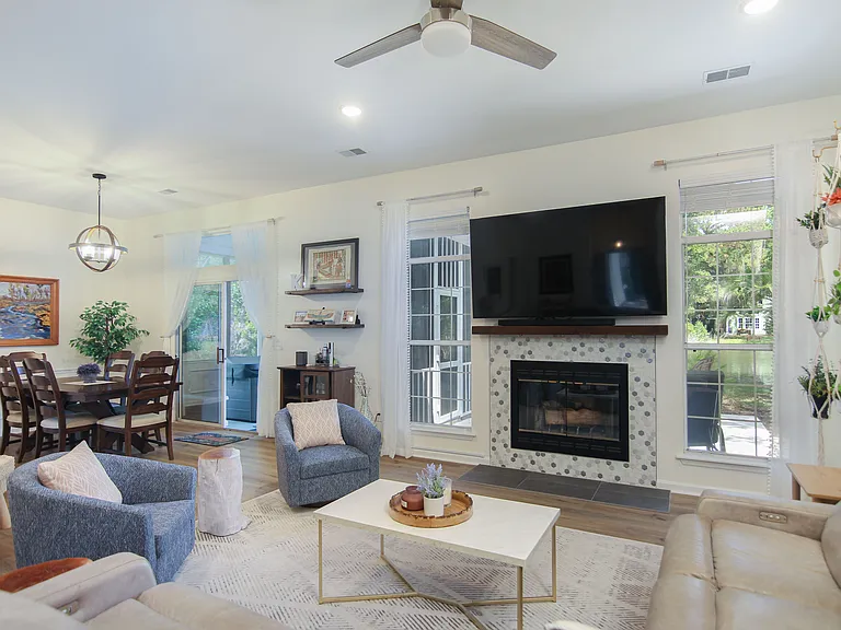 1264 Center Lake Dr — Photo 12
