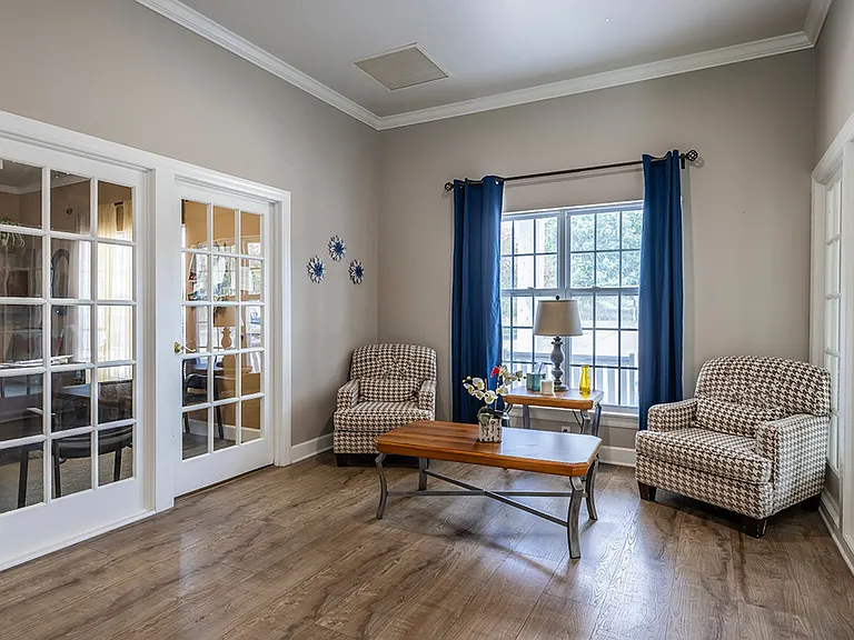 WoodsEdge Apartments — Photo 33