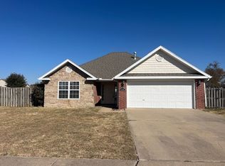 1230 Shiraz Dr, Centerton, AR 72719