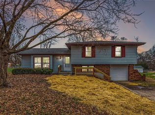212 Melody Ln, Liberty, MO 64068