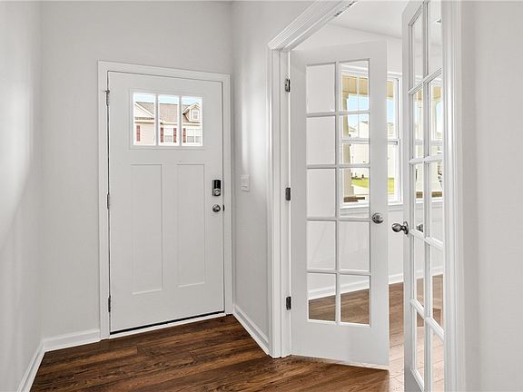 3rd image of 104 Slateford Cir