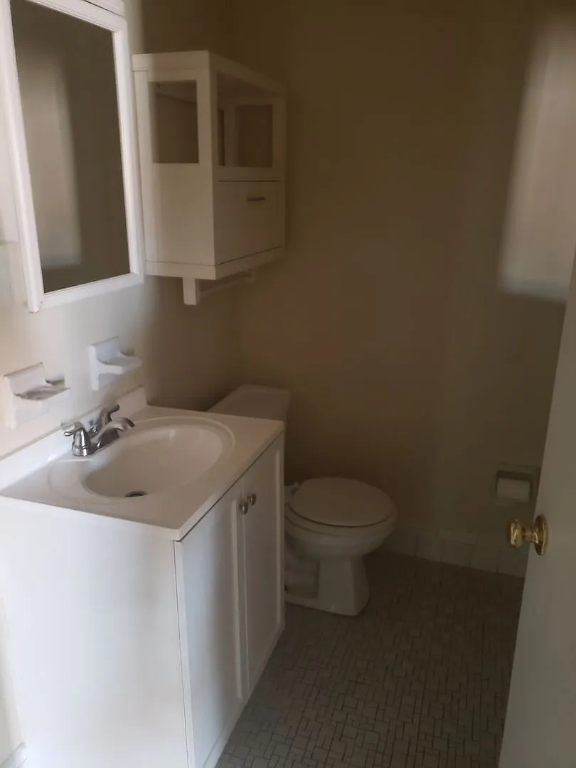 892 Mohawk Trail Apartments — Photo 3