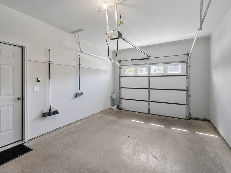 1810 Fowler St — Photo 34
