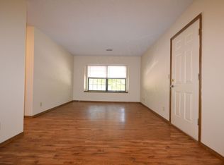 915 W College St #B-05, Bolivar, MO 65613