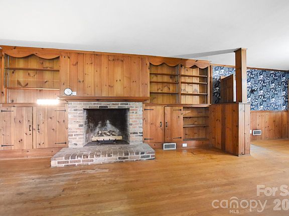 5th image of 1131 Christopher Cir