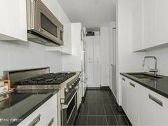 4th image of 4630 Center Blvd APT 803