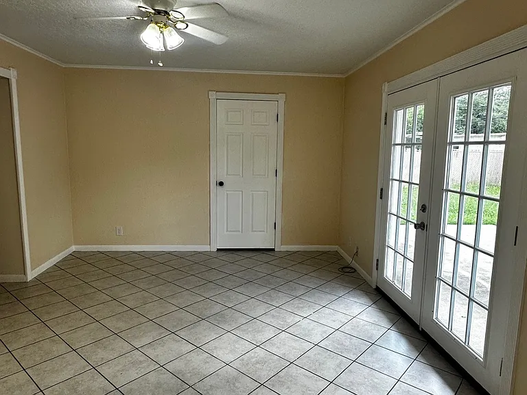 3003 Avenue O — Photo 19