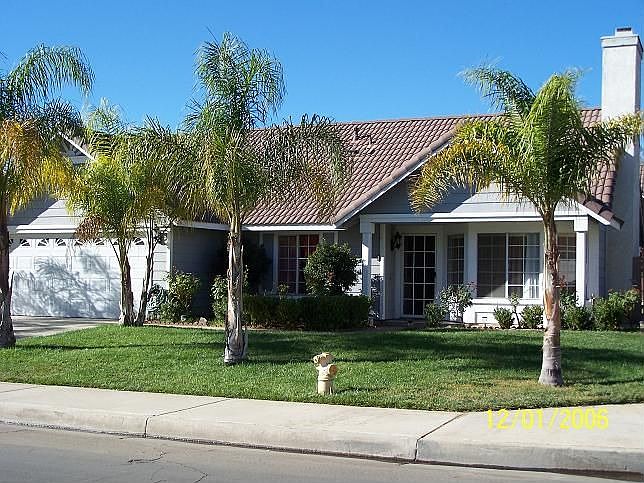 LOCATION! LOCATION! LOCATION! Lovely Private Corner Lot