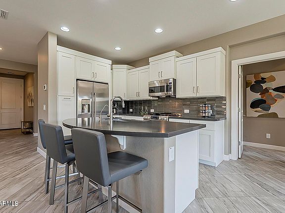 4th image of 755 E VERDE Boulevard