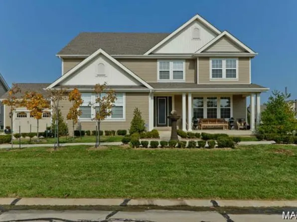 5500 Wooded Creek Dr, Saint Charles, MO 63304