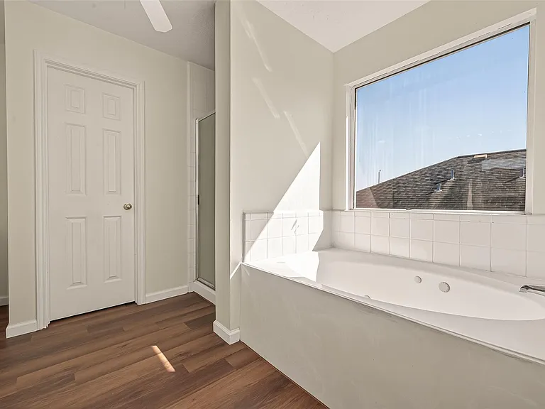 15910 Clayton Bend Dr — Photo 43