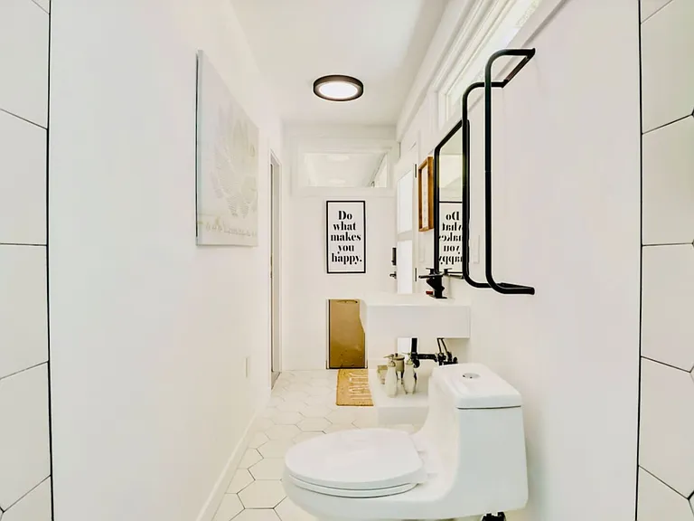 Commonwealth Dr — Photo 15