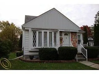 2045 Columbia Rd photo 1
