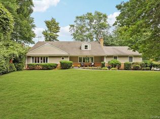 4 Club Ct, Huntington, NY 11743
