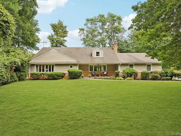 4 Club Court, Huntington, NY 11743