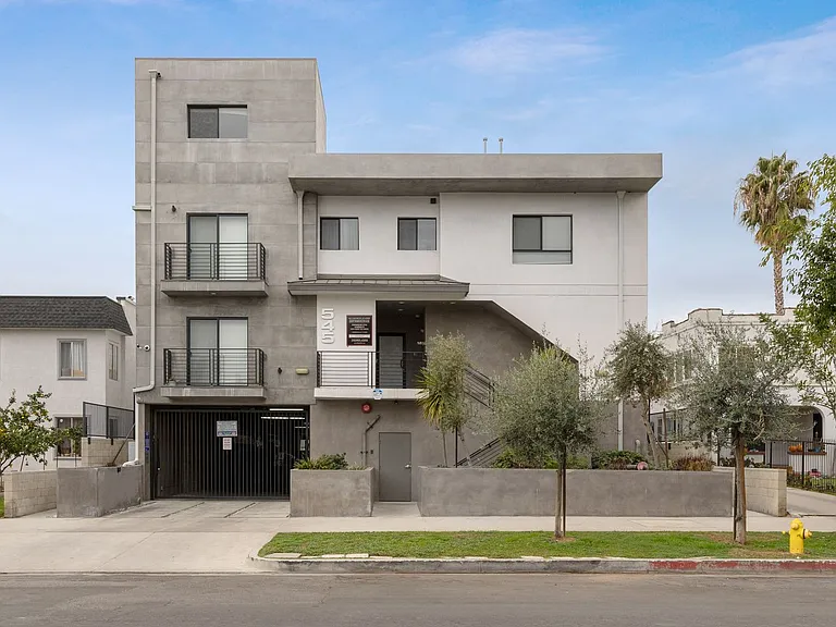 545 N Kenmore Ave — Photo 28
