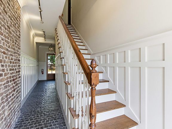 3rd image of 218 Venning St #2