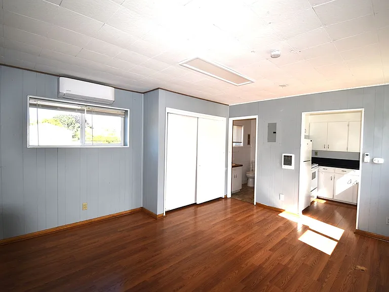 Cottage Apartments — Photo 7
