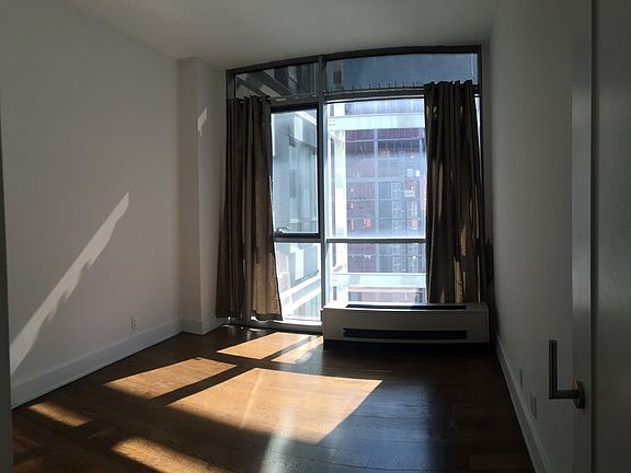 5th image of 2626 Jackson Ave APT 905