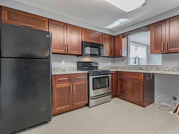5th image of 3704 Beechwood Dr