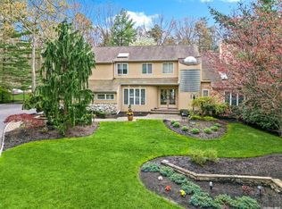 20 S Equestrian Ct, Hauppauge, NY 11788