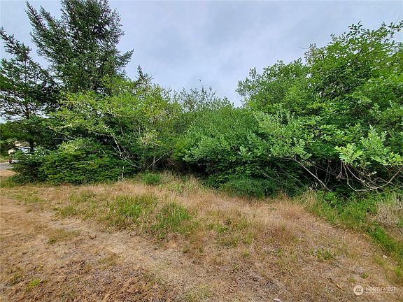 4th image of 642 NE Duck Lake Drive
