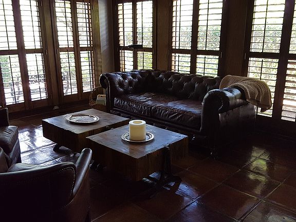 Overlooks Wrap-Around Garden