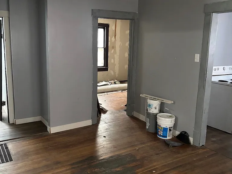 1365 E Walnut St — Photo 10